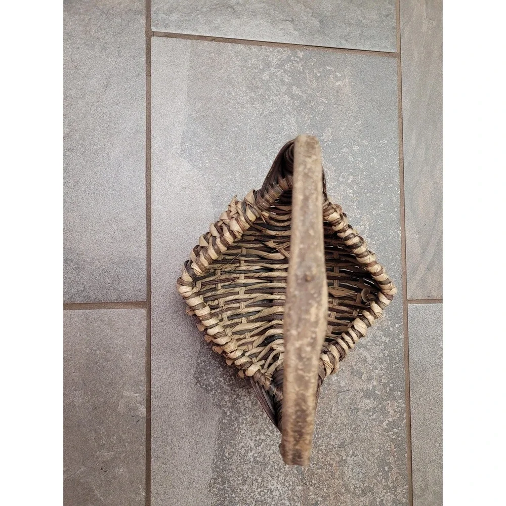 American Folk Primitive‎ Twig Handle Buttocks Handwoven Gathering Basket Branch